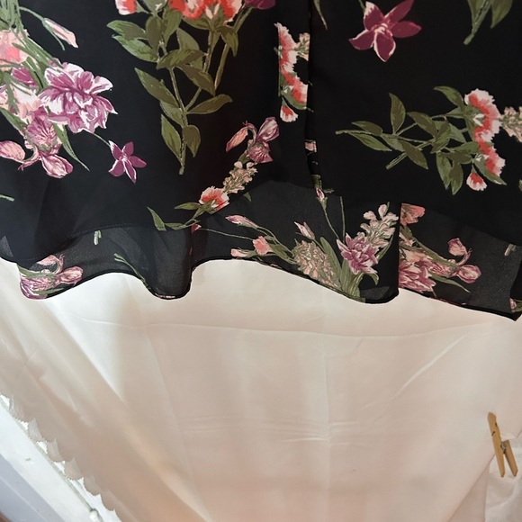 Denver Hayes 2xl Floral Sleeveless Top - Black and Pink- pleating and buttons - Picture 2 of 11